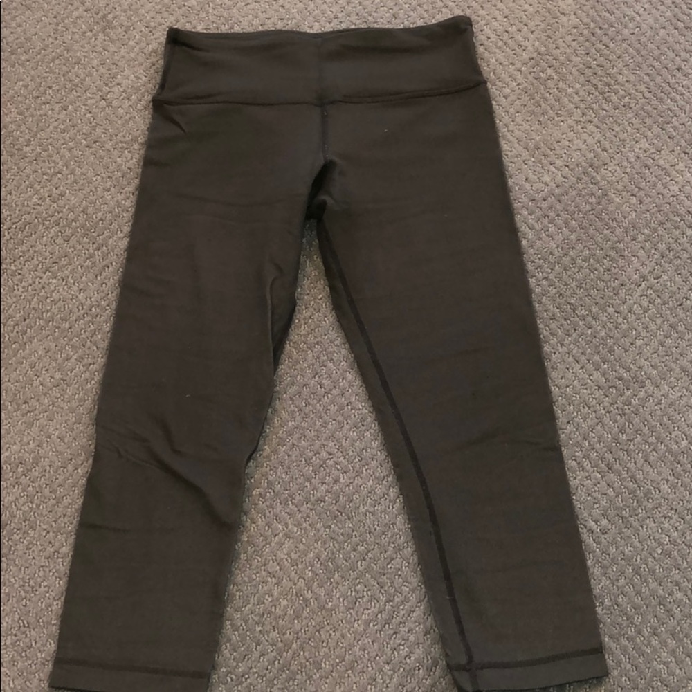 lululemon army green crop leggings size 4
